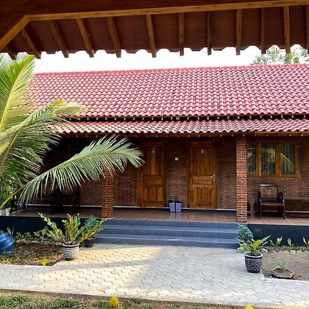 Adventure Turtle Homestay Meru Betiri Sarungan Exterior photo