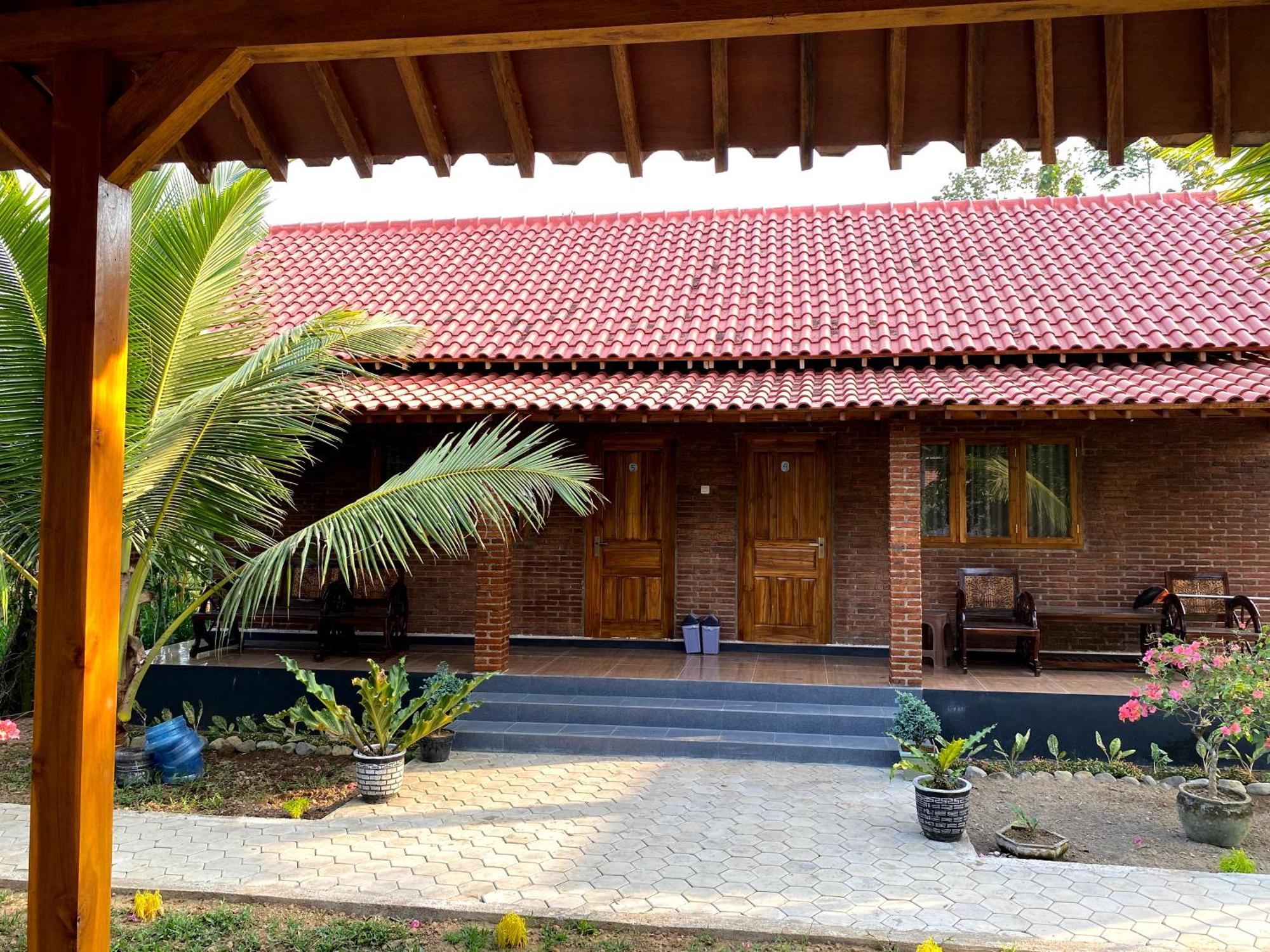 Adventure Turtle Homestay Meru Betiri Sarungan Exterior photo